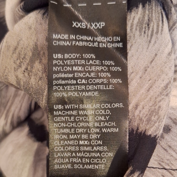 White House Black Market Zebra Print Lace Blouse. NWOT Size XXS - Picture 7 of 7